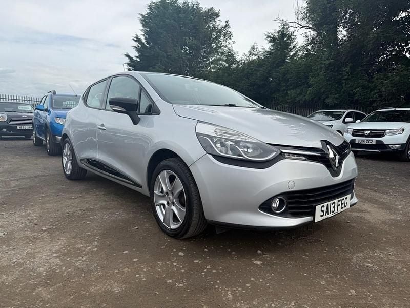 Silver Used 2013 Renault Clio IV Dynamique Hatchback | £4,995 (Fair price) - Image 1/3