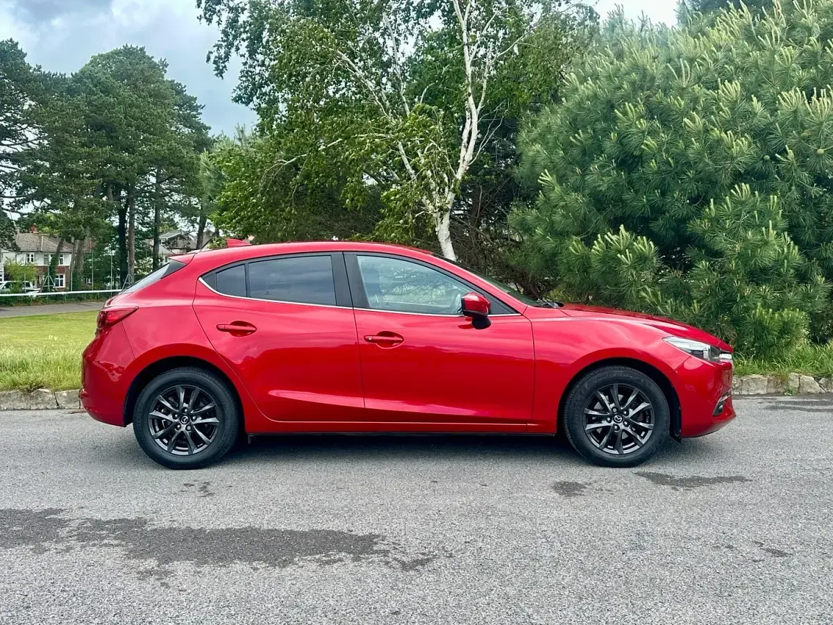 Used Mazda 3 120 HP (88 kW) 2018 Red Hatchback