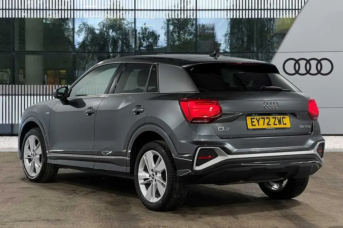 Usado Audi Q2 S-Line 150 CV (110 kW) 2022 Gris SUV