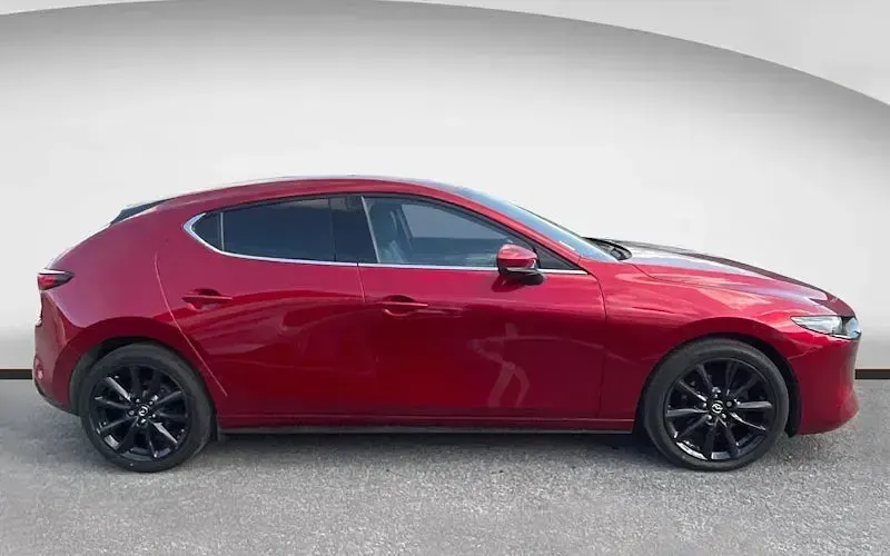 Używany Mazda 3 Inclusive 186 KM (136 kW) 2022 Czerwony Hatchback