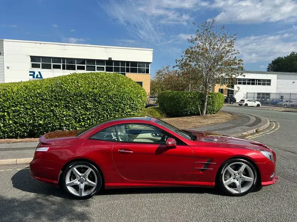 Used Mercedes SL500 AMG 448 HP (329 kW) 2015 Hyacinth red metallic Cabriolet