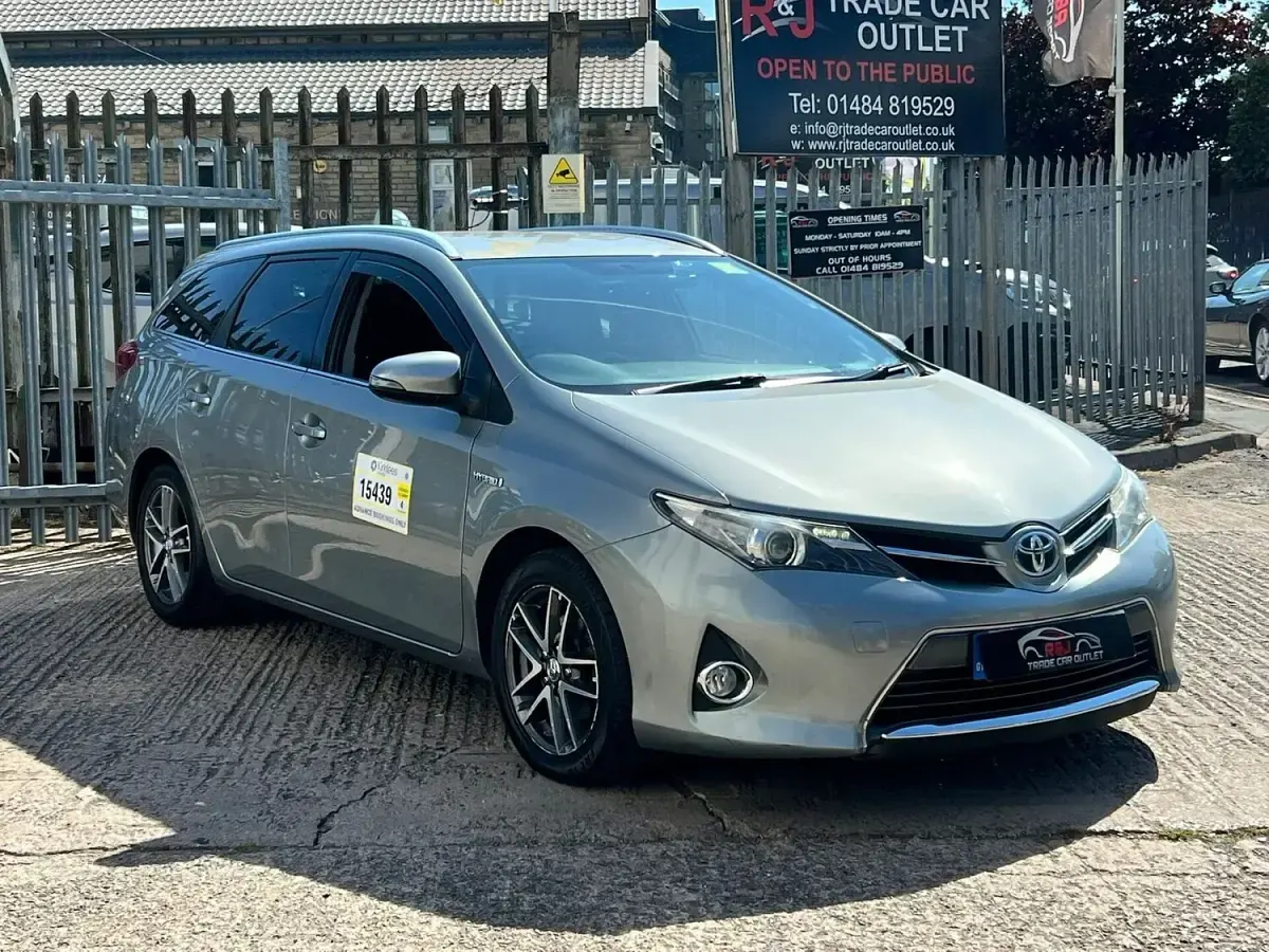 Used Toyota Auris Hybrid 2015 Grey Estate
