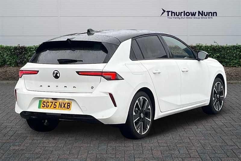 New Vauxhall Astra Ultimate 114 kW (156 HP) 2025 White Hatchback