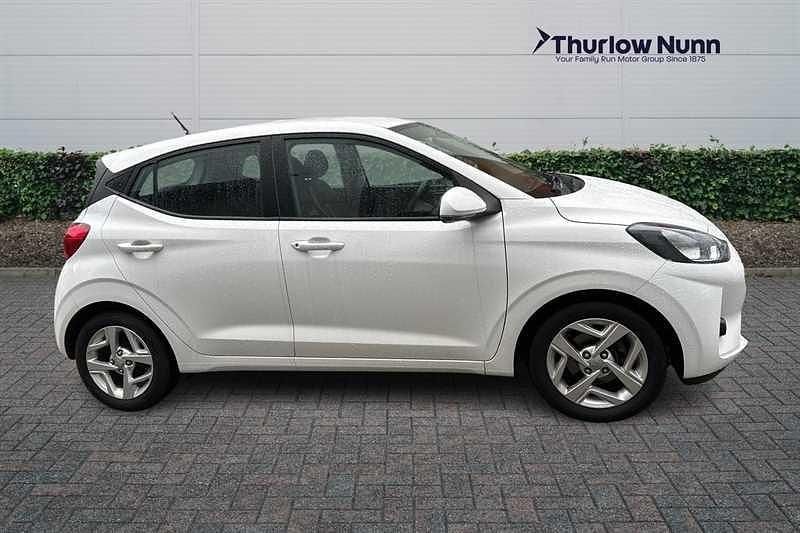 Used Hyundai i10 SE 84 HP (61 kW) 2020 White Hatchback