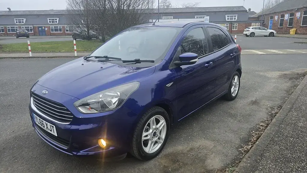 Second-hand Ford Ka Plus Zetec 85 CP (62 kW) 2017 Albastru Hatchback