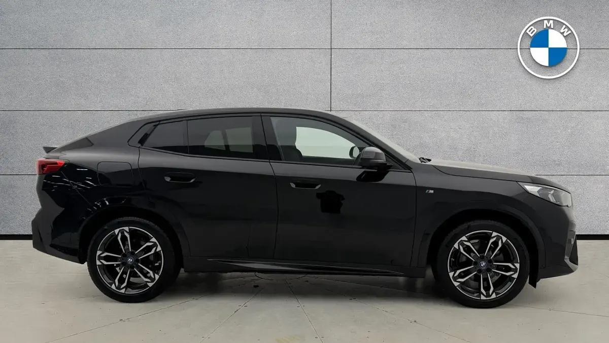 Usado BMW iX2 M Sport 147 kW (201 HP) 2024 Preto SUV