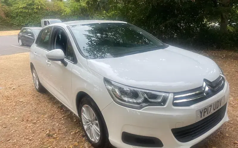 Used Citroën C4 Feel 100 HP (73 kW) 2017 White Hatchback