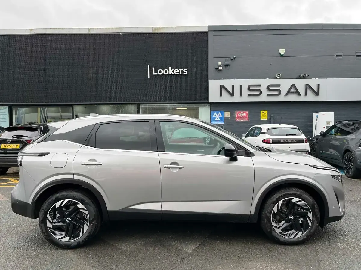 Nuevo Nissan Qashqai N-Connecta 2026 Plateado SUV