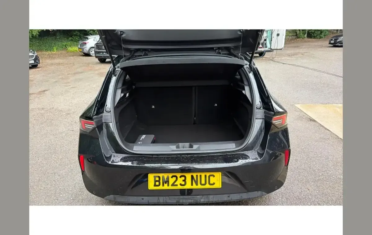 Used Vauxhall Astra Design Edition 108 HP (79 kW) 2023 Black Hatchback