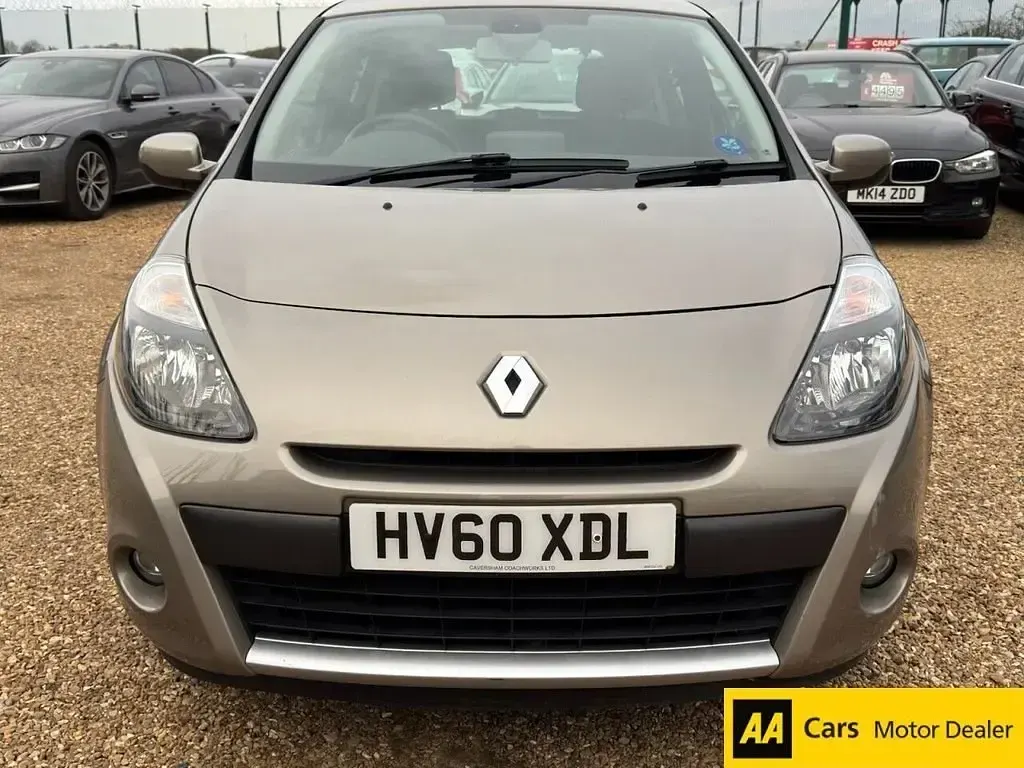 Usado Renault Clio II Dynamique 86 HP (63 kW) 2010 Bege Citadino