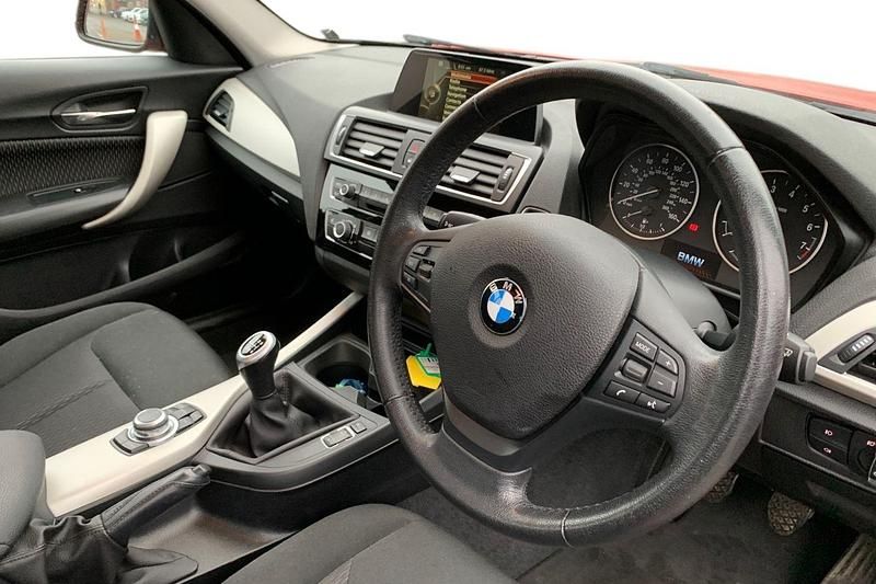 Used BMW 118 Comfort Edition 136 HP (100 kW) 2017 Red Hatchback