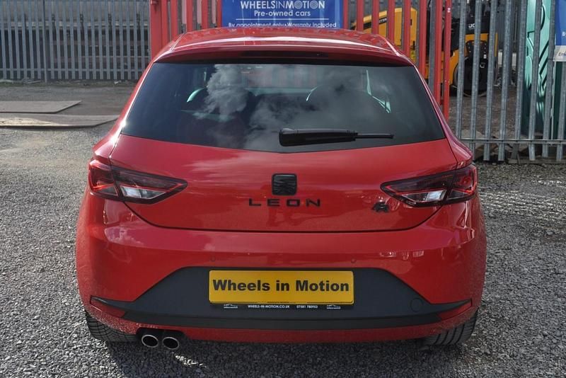 Used Seat Leon FR 125 HP (91 kW) 2015 Red Hatchback