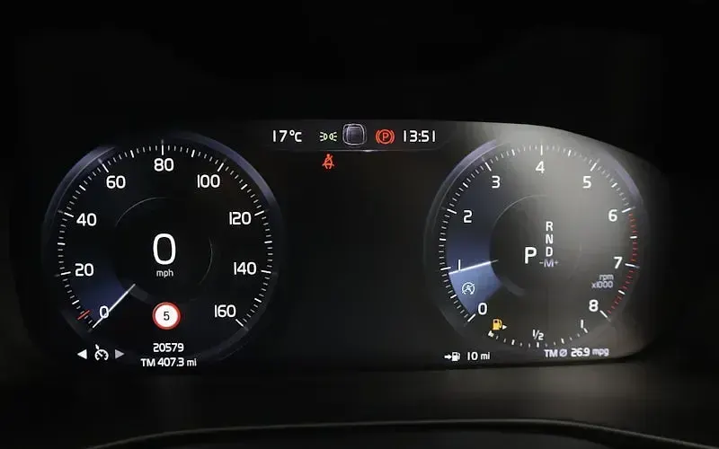 Used Volvo XC40 R-Design 163 HP (119 kW) 2021 Silver SUV