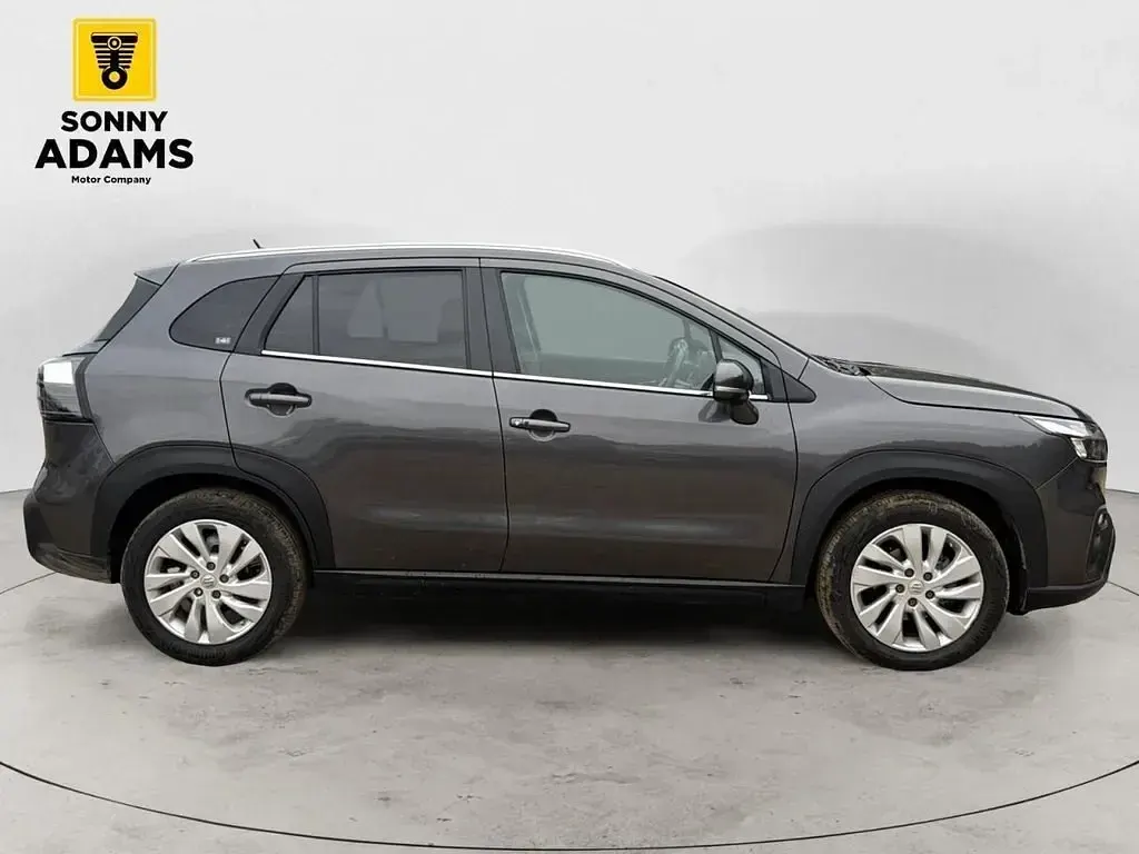 Usado Suzuki SX4 2023 Gris Utilitario