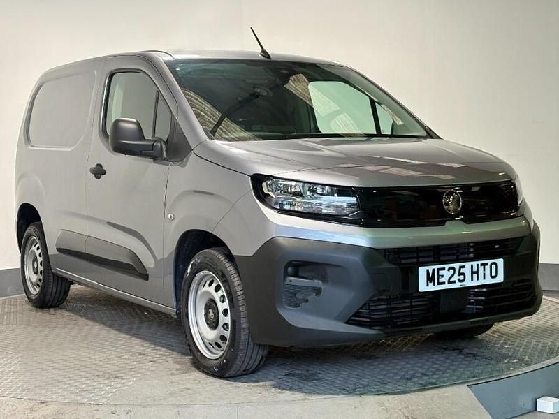 Silver New 2025 Vauxhall Combo MPV | £16,900 (Super price) - Image 1/4