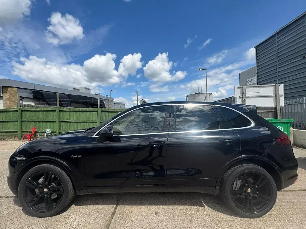 Used Porsche Cayenne 380 HP (279 kW) 2012 Black SUV