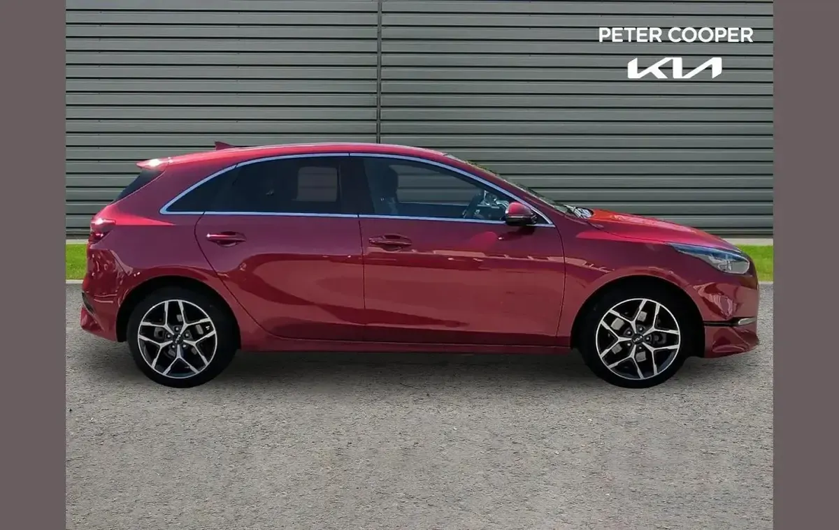 Used Kia Ceed 158 HP (116 kW) 2023 Red Hatchback