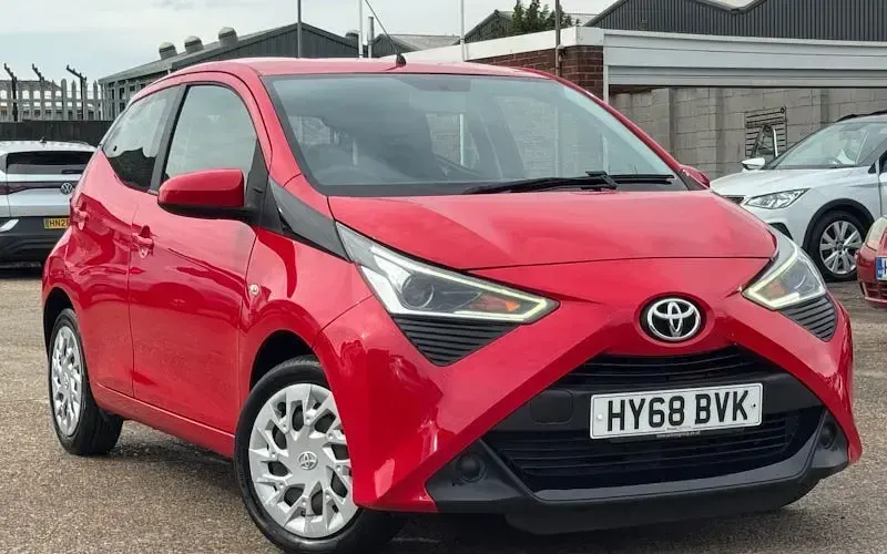 Used Toyota Aygo X-play 72 HP (52 kW) 2018 Hatchback