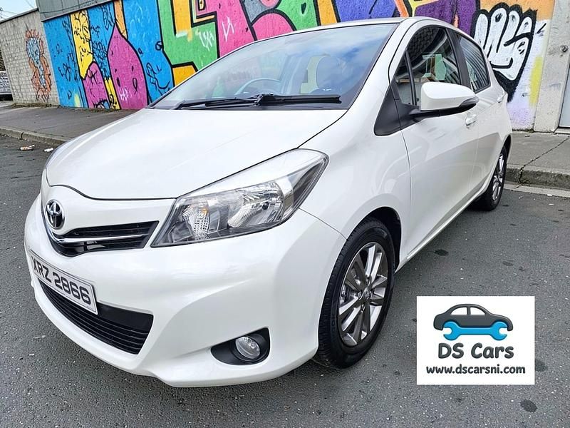 Used Toyota Yaris Multidrive S 2014 White Hatchback