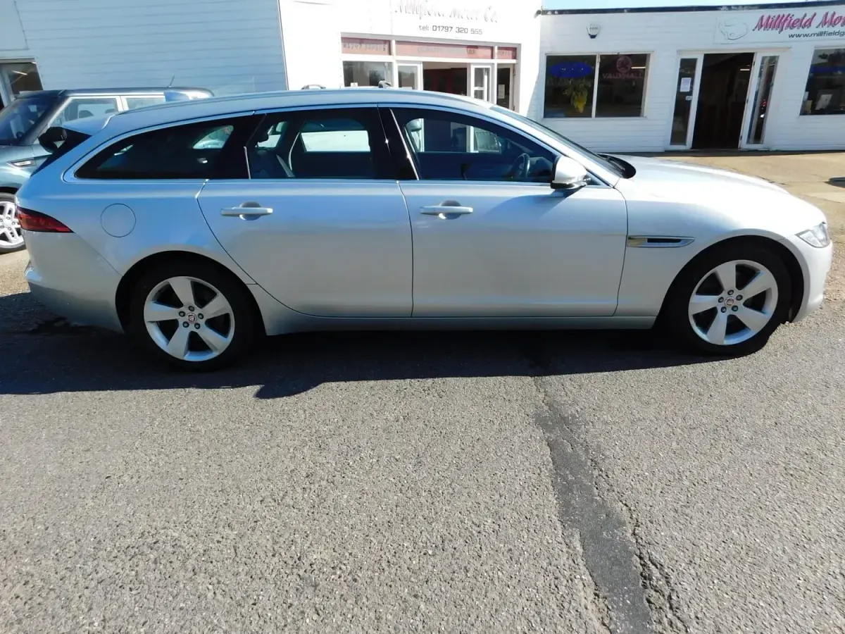 Second-hand Jaguar XF Portfolio 2019 Argintiu Break