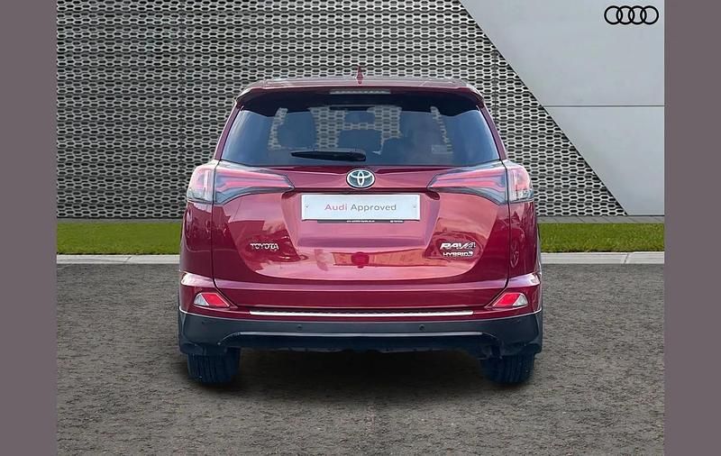 Used Toyota RAV4 Hybrid 194 HP (142 kW) 2018 Red SUV