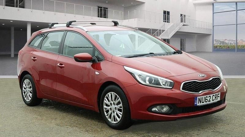Used Kia Ceed 2013 Red Hatchback