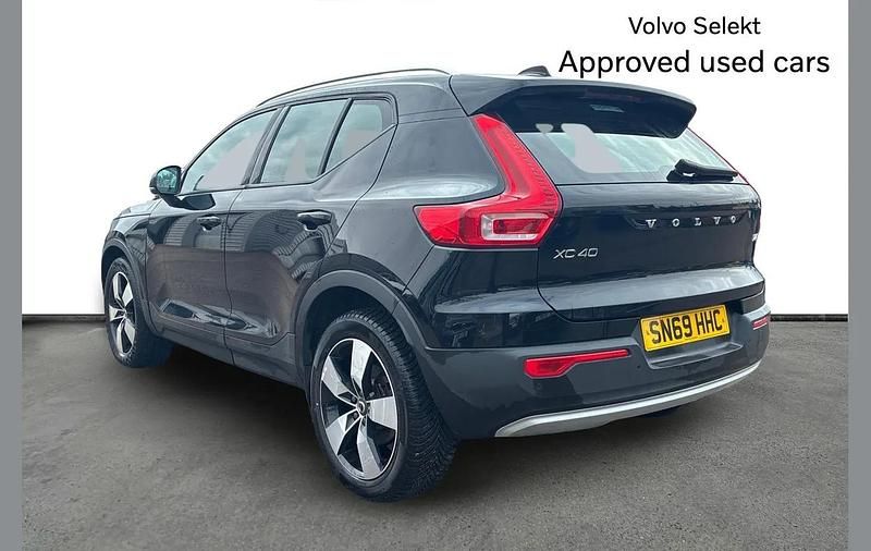 Used Volvo XC40 Momentum 188 HP (138 kW) 2019 Black SUV