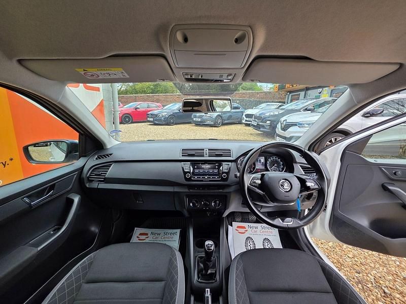 Usado Skoda Fabia Colour Edition 60 HP (44 kW) 2021 Branco Citadino
