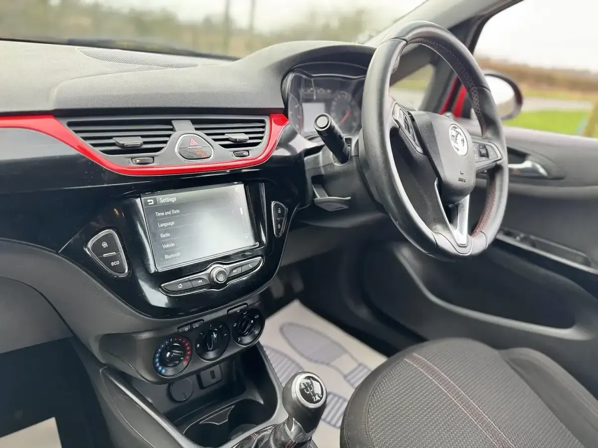 Used Vauxhall Corsa SRi 100 HP (73 kW) 2017 Red Hatchback