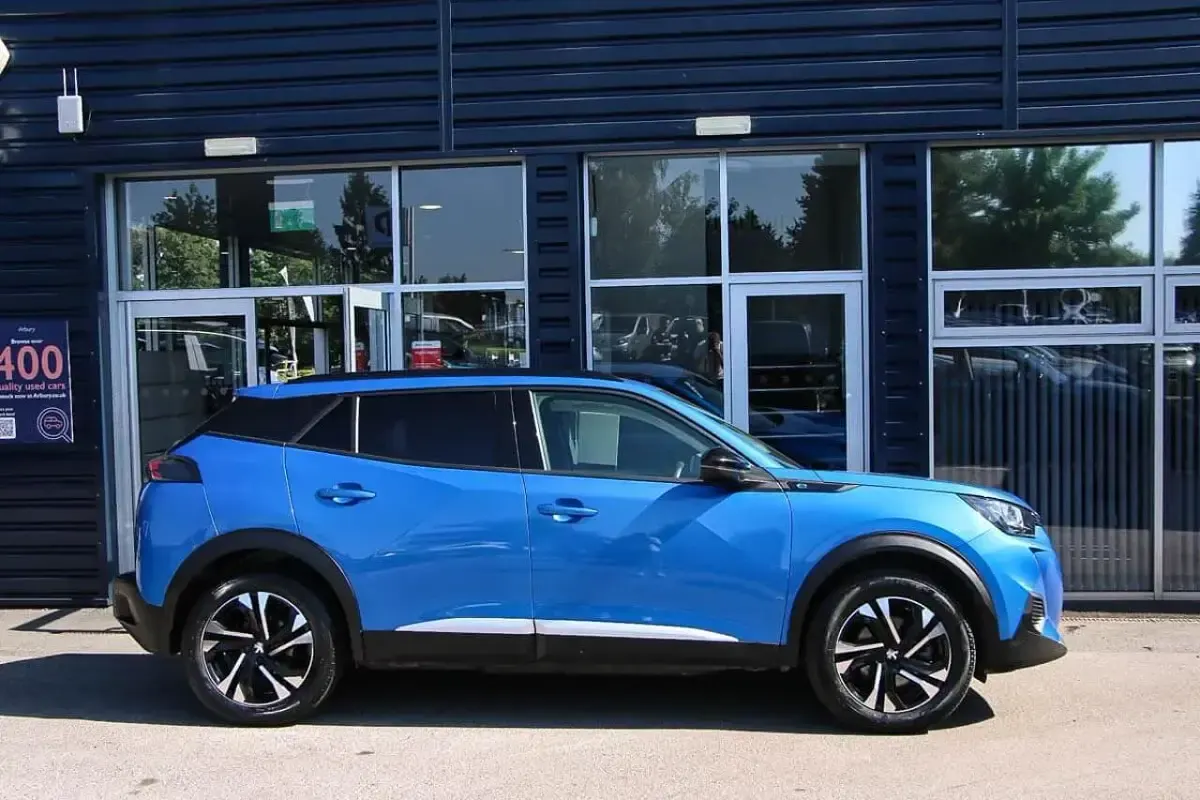 Used Peugeot e-2008 Allure Premium 98 kW (134 HP) 2022 Blue SUV