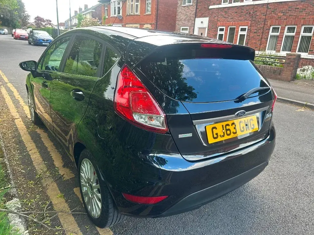 Second-hand Ford Fiesta Titanium 2013 Negru Hatchback