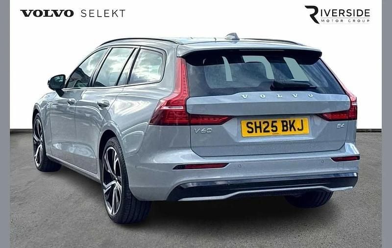 Begagnad Volvo V60 Plus 197 HK (144 kW) 2025 Grå Kombi