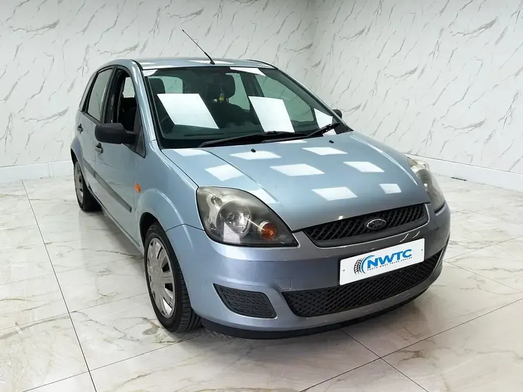 Usado Ford Fiesta Style 80 CV (58 kW) 2007 Azul Utilitario