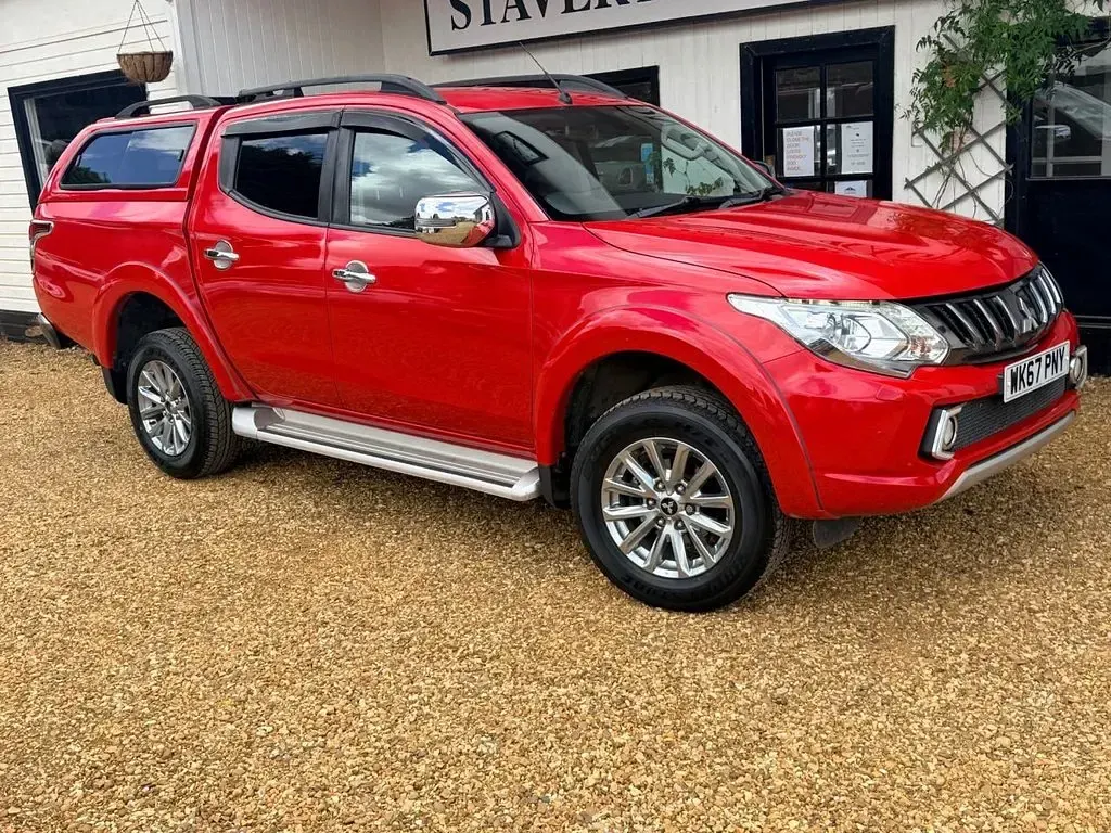 Used Mitsubishi L200 181 HP (133 kW) 2017 Red Pickup