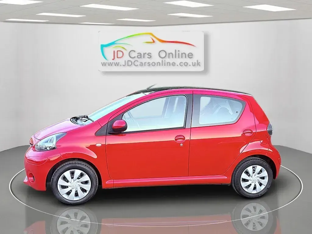 Used Toyota Aygo 2014 Multicolour Hatchback