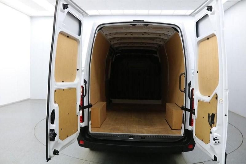 Used Renault Master Business 135 HP (99 kW) 2022 White MPV