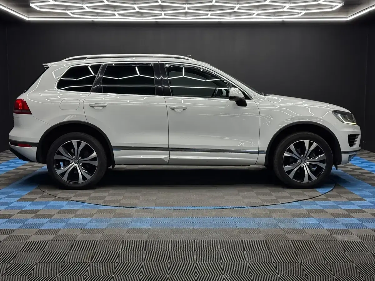 Used VW Touareg R-line 2015 White SUV
