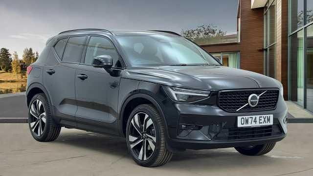 Used 2025 Volvo XC40 Ultra SUV | £36,495 (Expensive) - Image 1/4