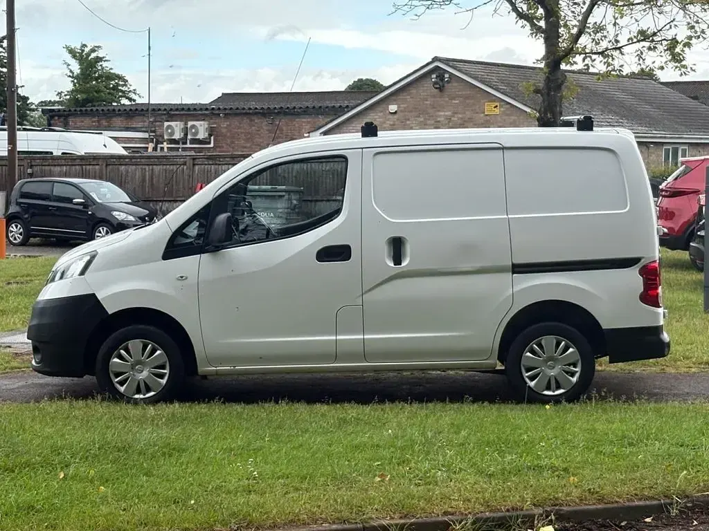 Used Nissan NV200 Acenta 90 HP (66 kW) 2014 White MPV