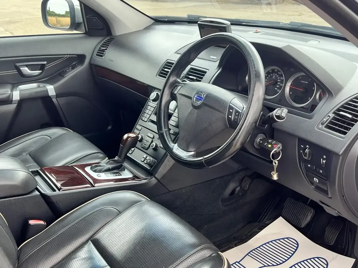 Used Volvo XC90 Executive 200 HP (147 kW) 2013 Grey SUV
