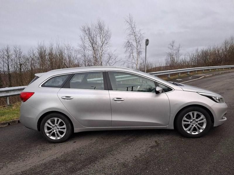 Used Kia Ceed Sportswagon 126 HP (92 kW) 2015 Silver Estate