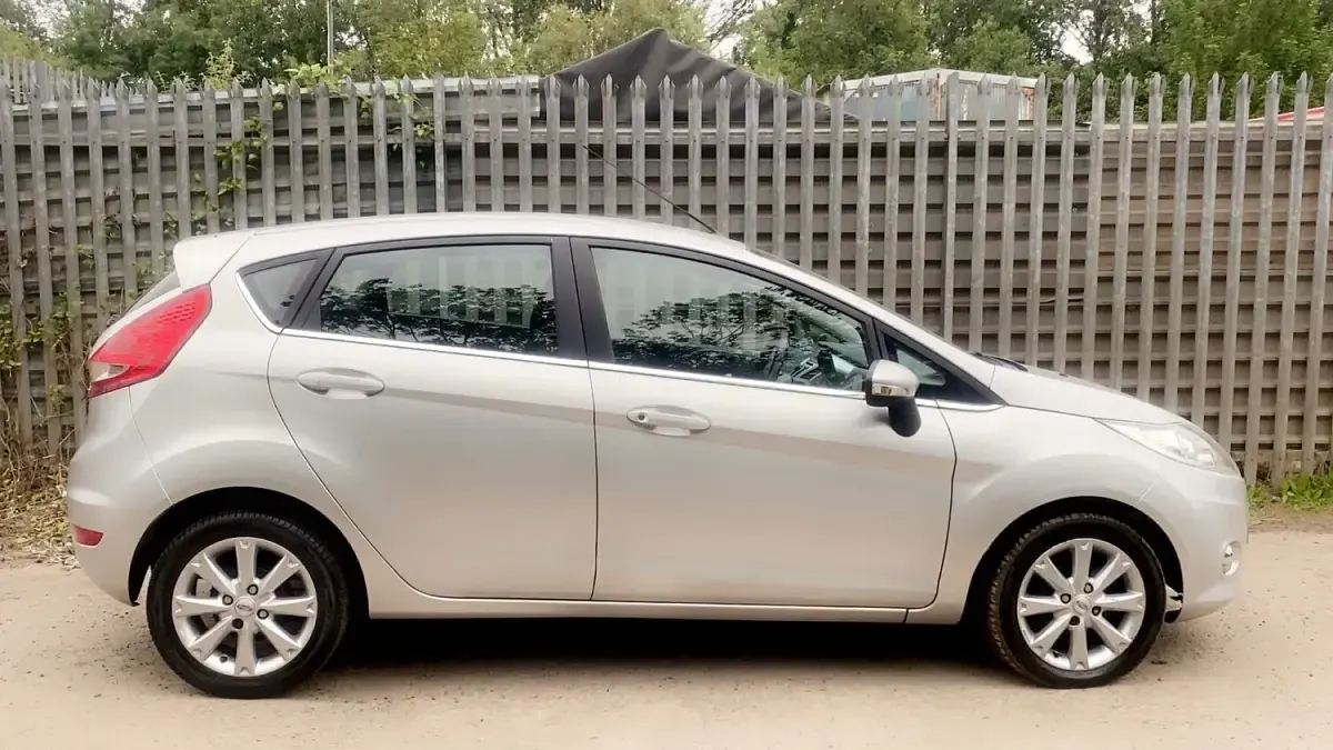 Used Ford Fiesta Zetec 2010 Silver Hatchback