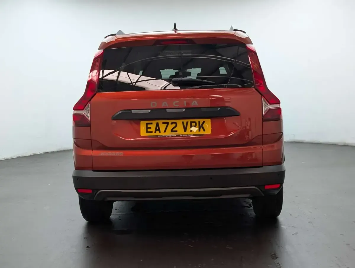Used Dacia Jogger Extreme 110 HP (80 kW) 2022 Brown MPV