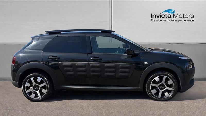 Used Citroën C4 Cactus Flair 110 HP (80 kW) 2018 Black Hatchback