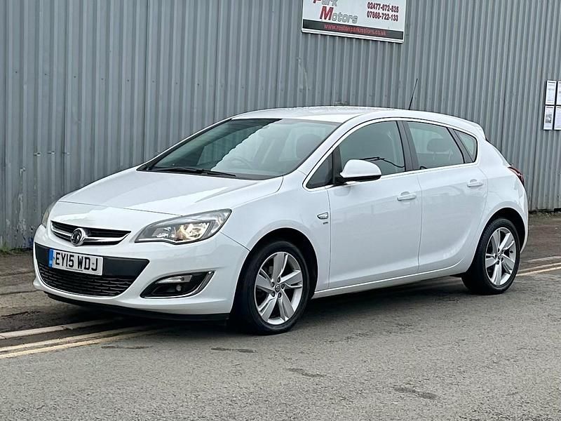 Used Vauxhall Astra SRi 2015 White Hatchback