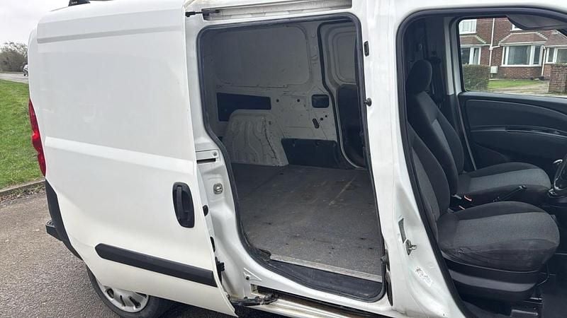 Used Fiat Doblò 105 HP (77 kW) 2014 White MPV