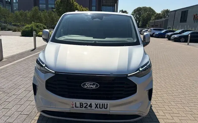 Used Ford Transit Custom Limited 140 HP (102 kW) 2024 Silver Van