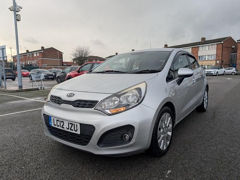 Used Kia Rio 107 HP (78 kW) 2012 Silver Hatchback