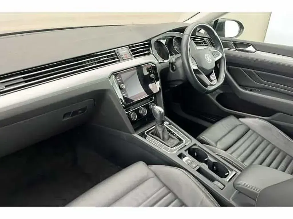Used VW Passat 150 HP (110 kW) 2023 Estate