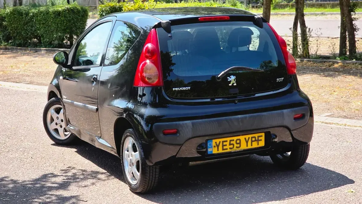 Used Peugeot 107 68 HP (50 kW) 2009 Black Hatchback